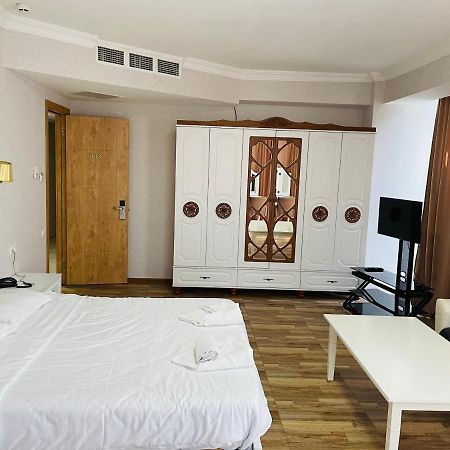 L Plaza Hotel 트빌리시 외부 사진