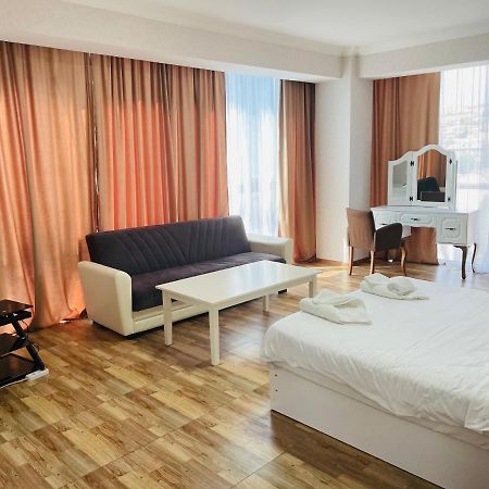 L Plaza Hotel 트빌리시 외부 사진