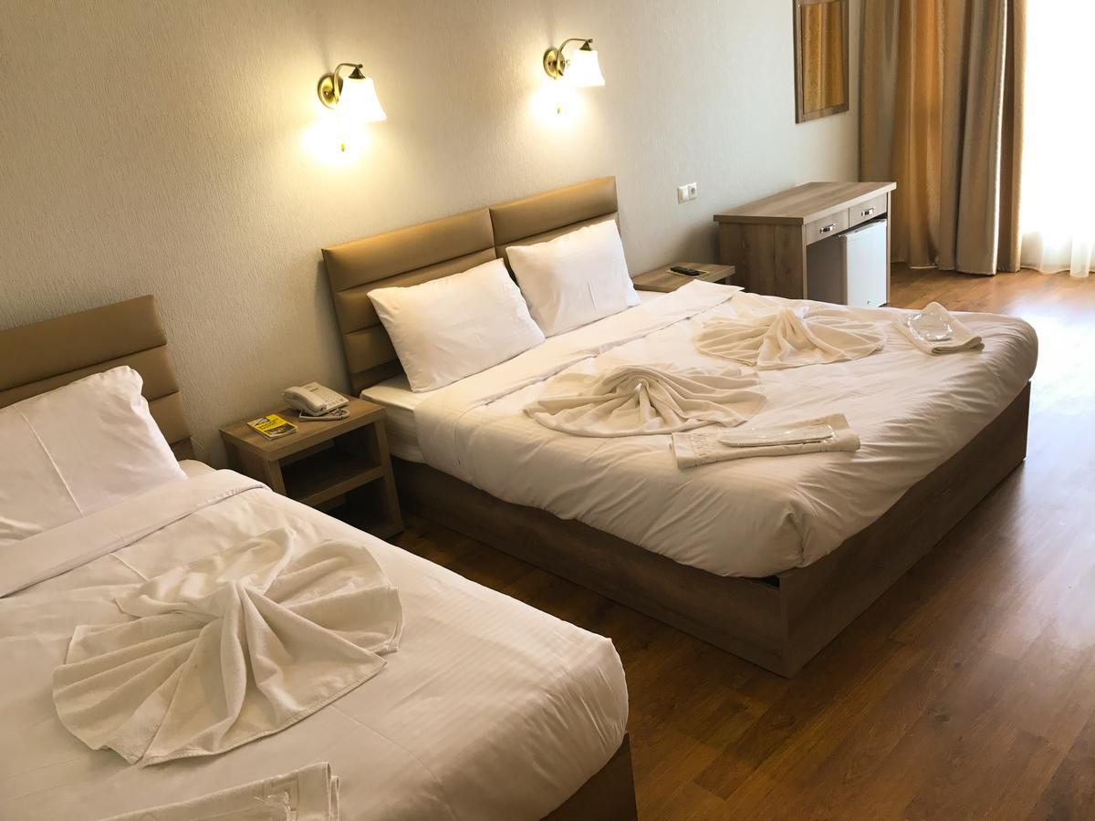 L Plaza Hotel 트빌리시 외부 사진