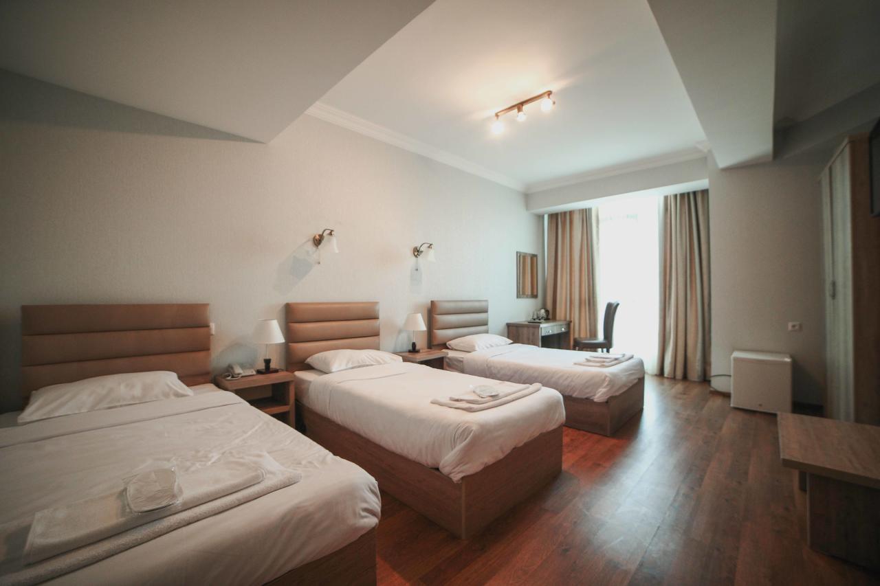 L Plaza Hotel 트빌리시 외부 사진