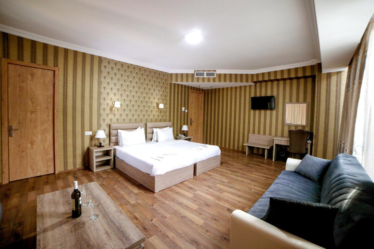 L Plaza Hotel 트빌리시 외부 사진